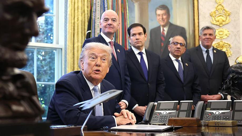 安迪·伯纳姆：吉安尼·因凡蒂诺是领导国际足联的"错误人选"