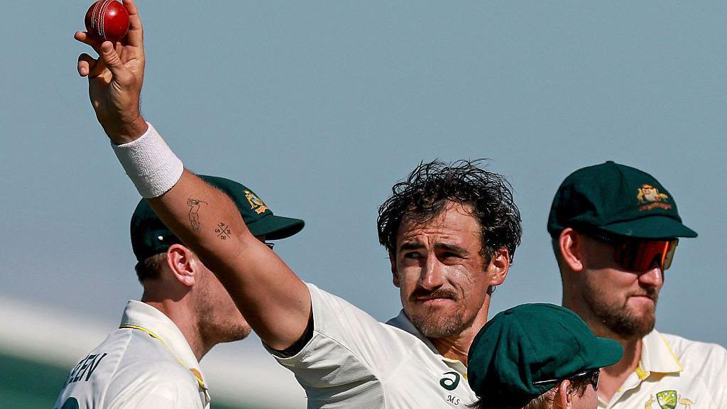 澳大利亚在第二场测试中大胜孟加拉国,斯塔克拿下10个 wickets